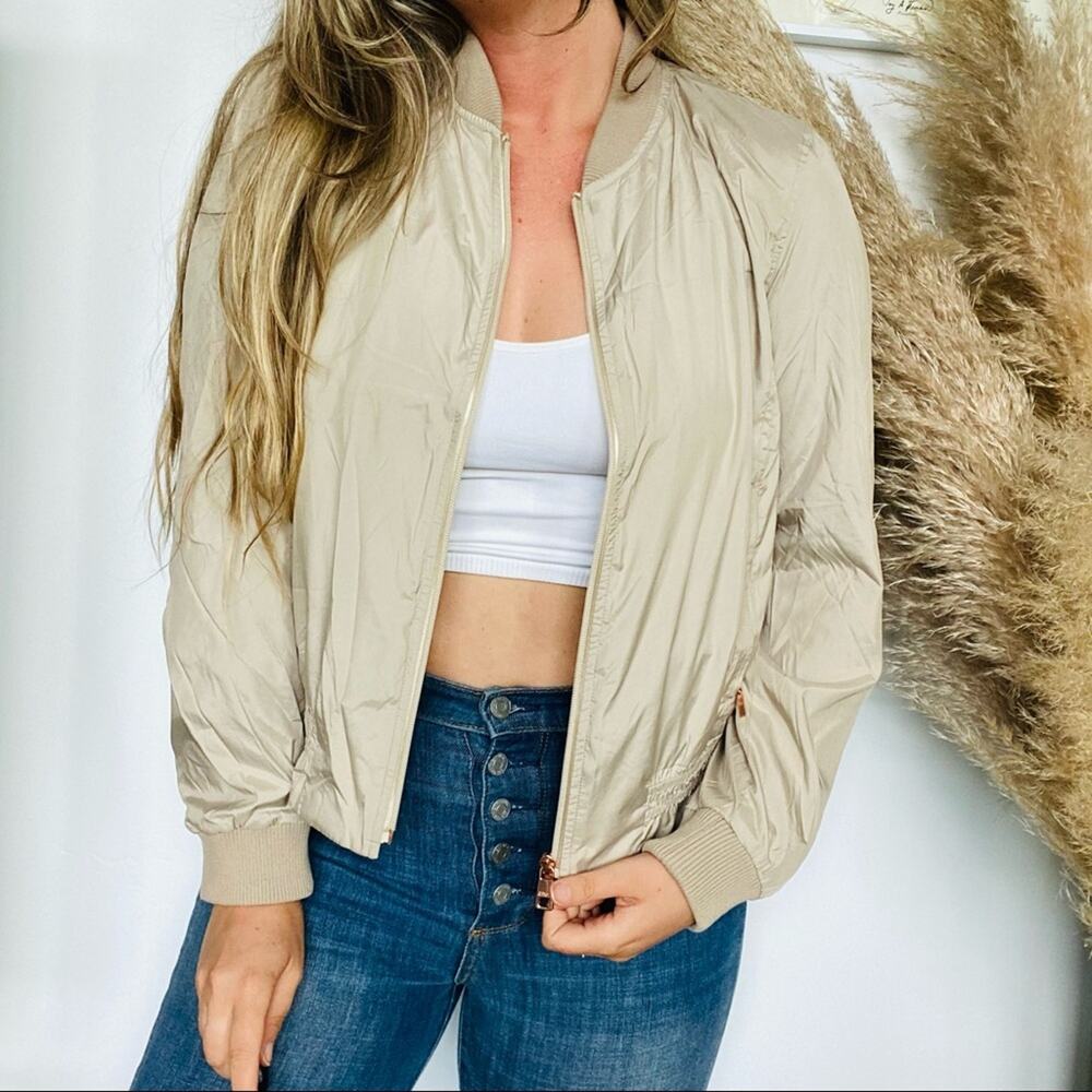 BANANA REPUBLIC Cream Tan Cropped Ruffle Cuff Bomber Jacket Members Only Coat M